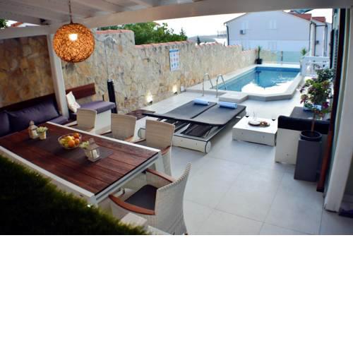 Apartment Amos with Private Pool