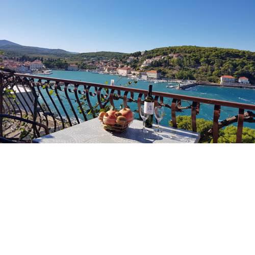 Apartment and Room Caric