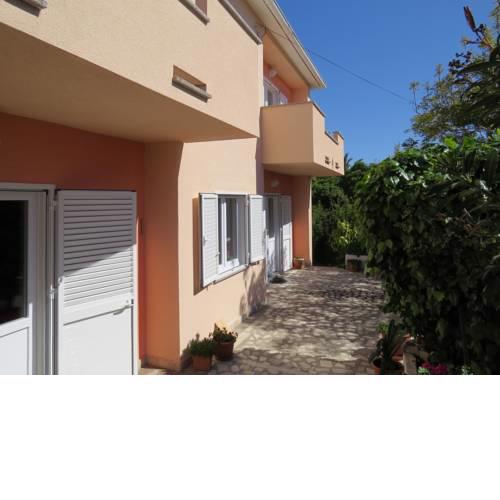 Apartment and Rooms Amenka