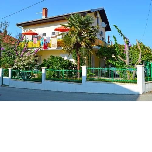 Apartment and Rooms Katica