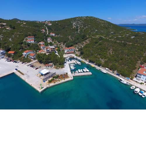 Apartment and rooms Roko