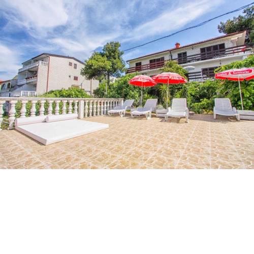 Apartment Arbanija 16117a