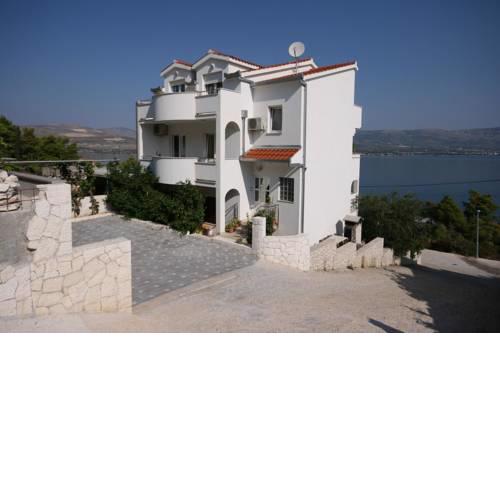 Apartment Arbanija 4646b
