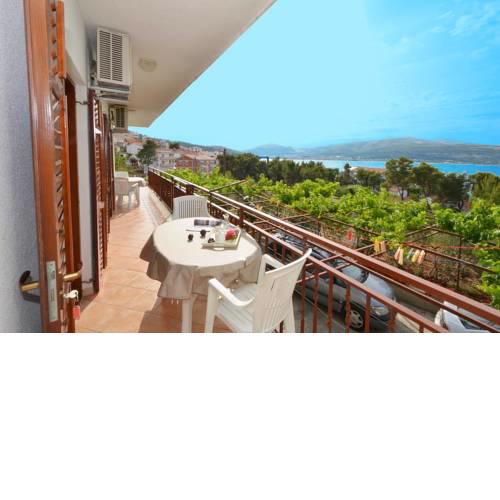 Apartment Arbanija 5228e