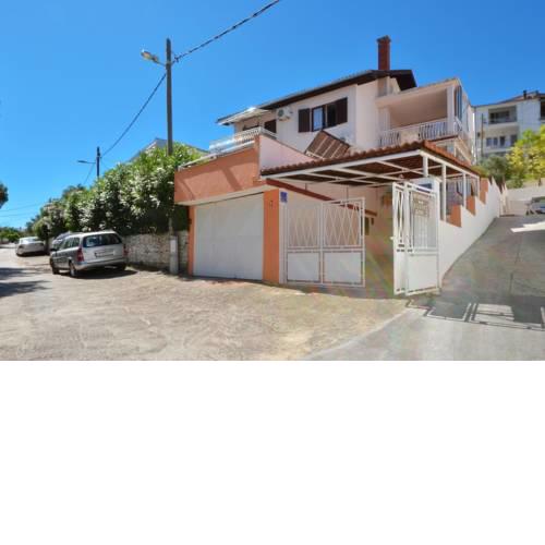 Apartment Arbanija 8651a