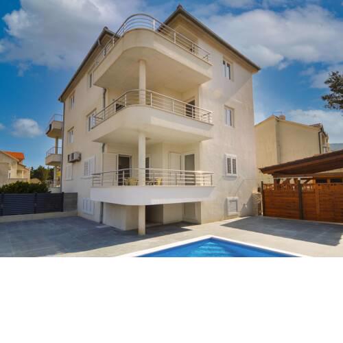 Apartment Aria