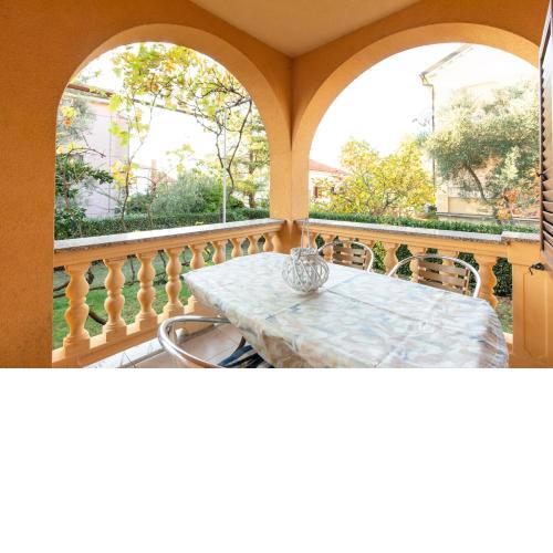 Apartment BAZINA - airconditioning, parking, 500m from the beach