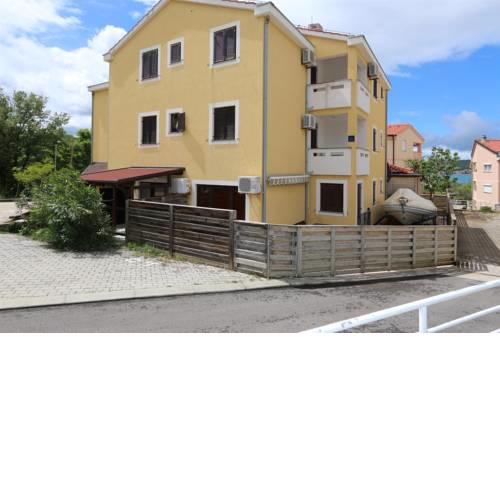 Apartment Bensak