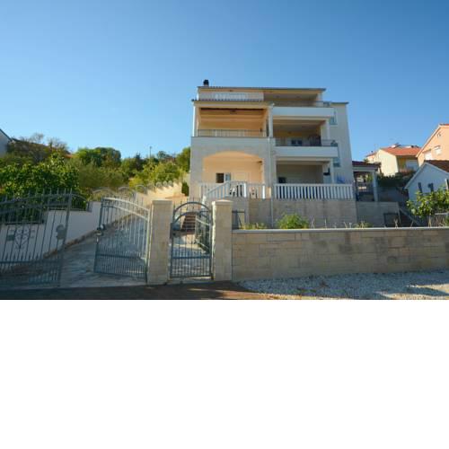 Apartment Bilice beach