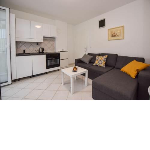 Apartment Bobby
