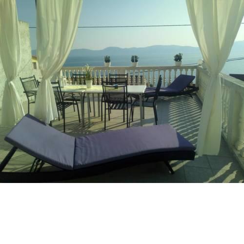 Apartments by the sea Brist, Makarska - 11039