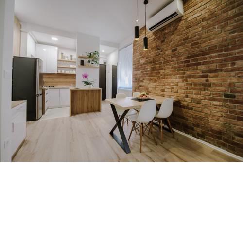 Apartment British Square