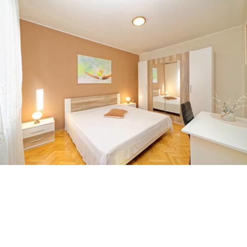 Apartment Carla 2000