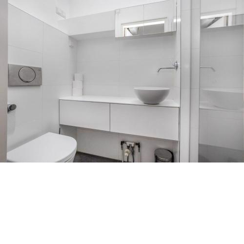 APARTMENT CENTER SPLIT