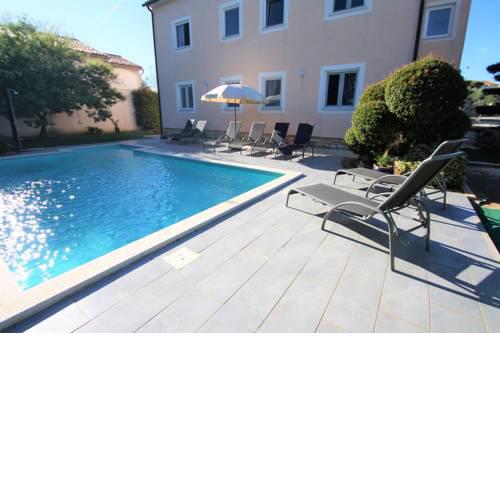 Apartment Complex Villa Maja in Tar