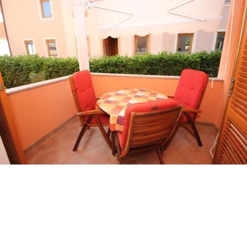 Apartment Cres 7985b