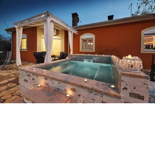 Apartment David with Hydromassage Bath near Umag