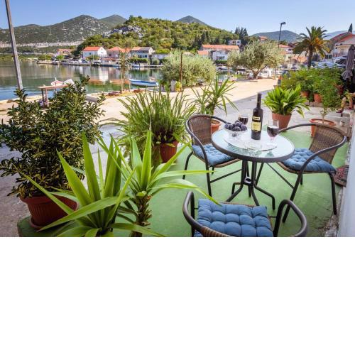 Apartment Đego Apartment near Ploce, riverfront