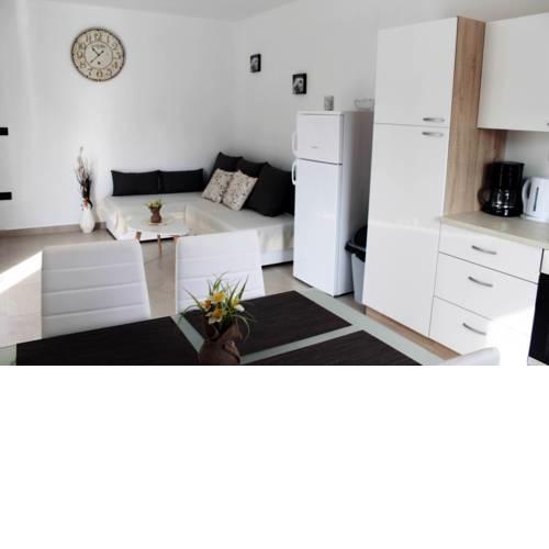 Apartmani ĐOKIĆ 1 & 2