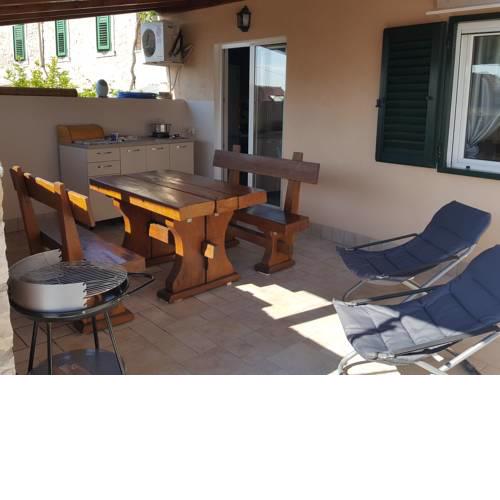 Apartment Dora Postira