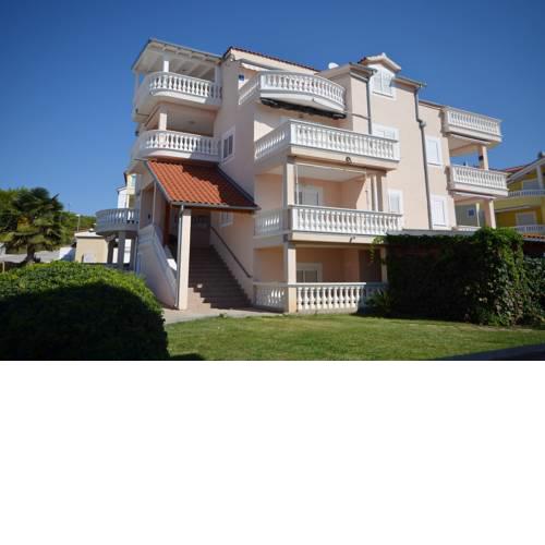 Apartment Dora