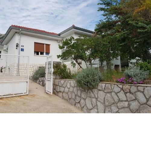 Apartment & Double room Ljubica