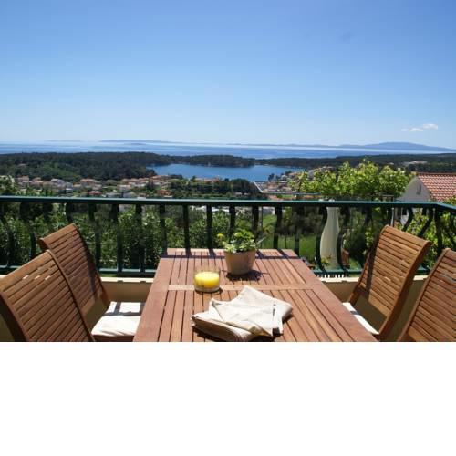 Cozy Apartment near Sea in Rab