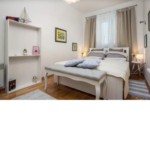 Apartment Elena