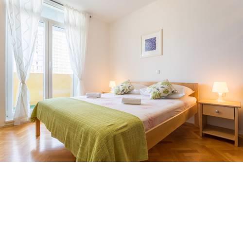 Apartment for 5 persons in Split, sea view, wifi