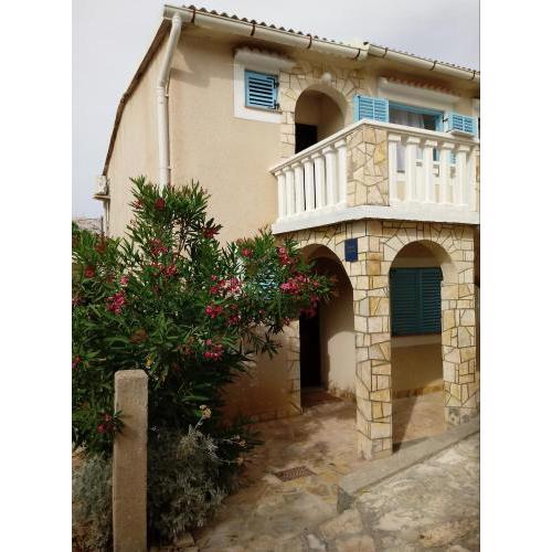 Apartment Frani 1 (Pag, Croatia, 2+2, free parking)
