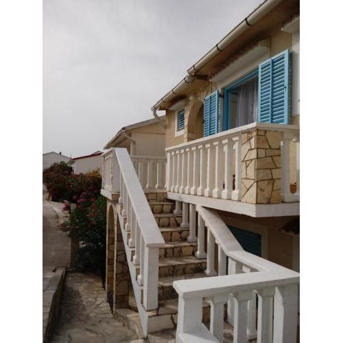 Apartment Frani 2 (Pag, Croatia, 2+2, free parking)