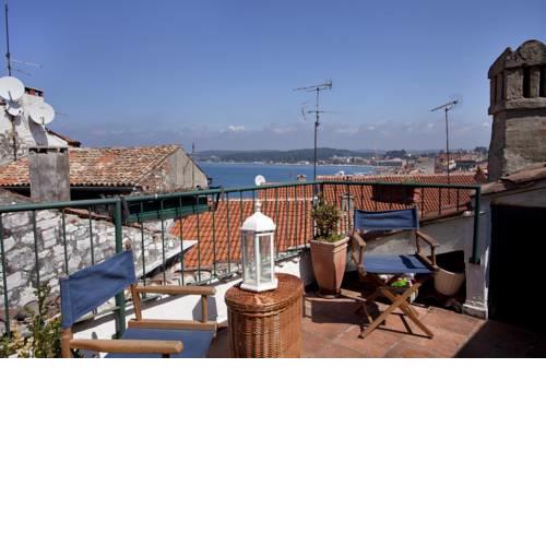 Apartment House Flores Bregovita