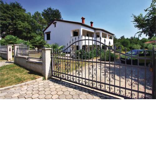 Apartment Hrastova V