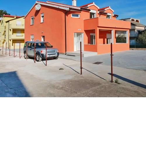Apartment im Haus NIVES Pirovac - CDN041003-CYA