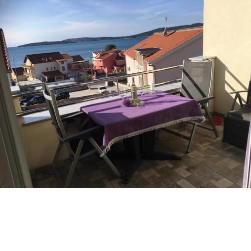 Apartment in Brodarica with sea view, balcony, air conditioning, Wi-Fi (4715-1)