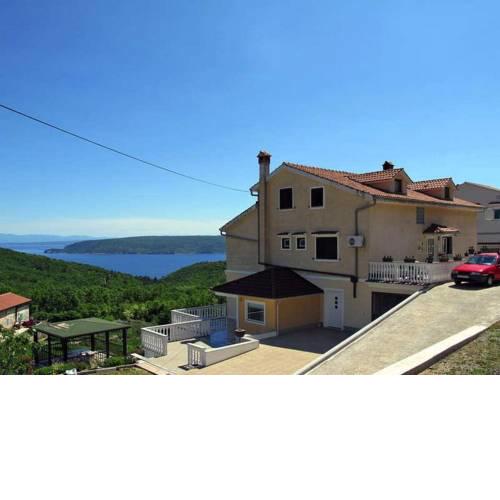 Apartment in Brsec 33165