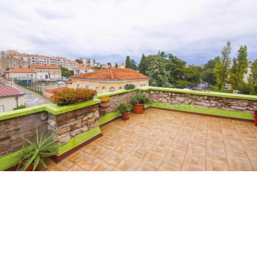 Apartment in centre with huge terace