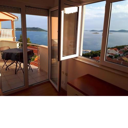 Apartment in Drage with sea view, balcony, air conditioning, WiFi 4997-1