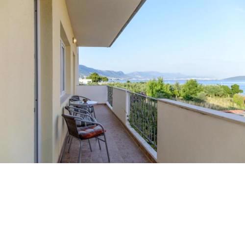 Apartment in Kaštel Štafilić with sea view, balcony, air conditioning, WiFi (4218-2)