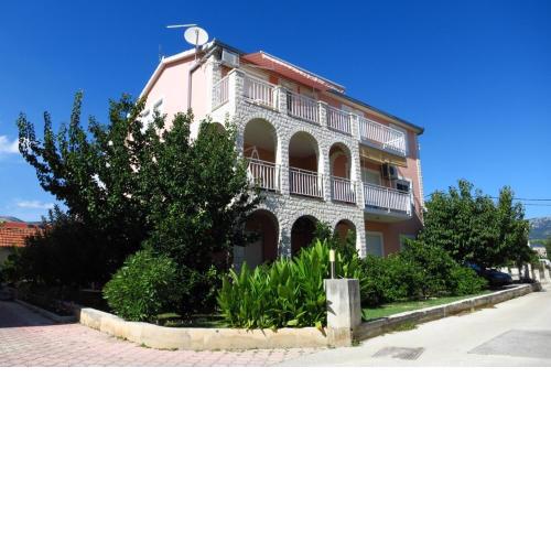 Apartment in Kastel Stafilic with terrace, air conditioning, WiFi, washing machine 3784-4