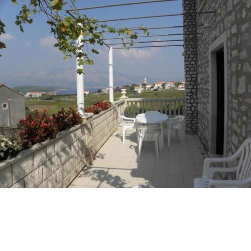 Apartment in Lumbarda with sea view, terrace, air conditioning, washing machine 874-1