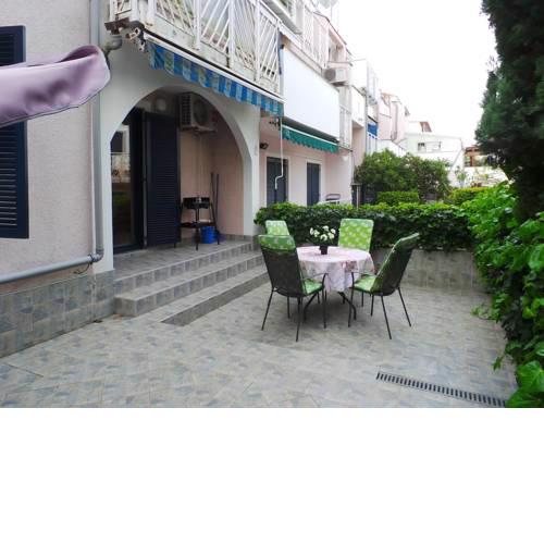 Apartment in Malinska/Insel Krk 13074