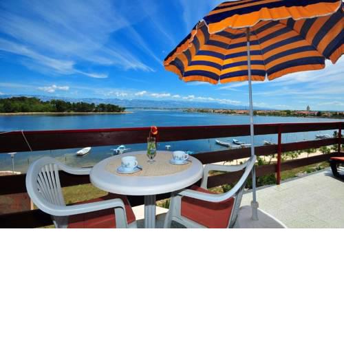 Apartment in Nin with sea view, terrace, air conditioning, Wi-Fi (4868-3)