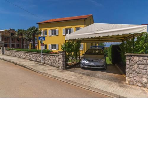 Apartment in Njivice/Insel Krk 38350