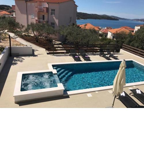 Apartment in Okrug Donji with sea view, balcony, air conditioning, W-LAN 5048-1