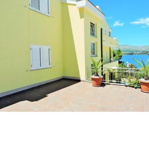 Apartment in Okrug Gornji 6130