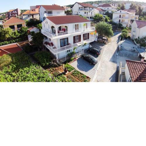 Apartment in Okrug Gornji 6144
