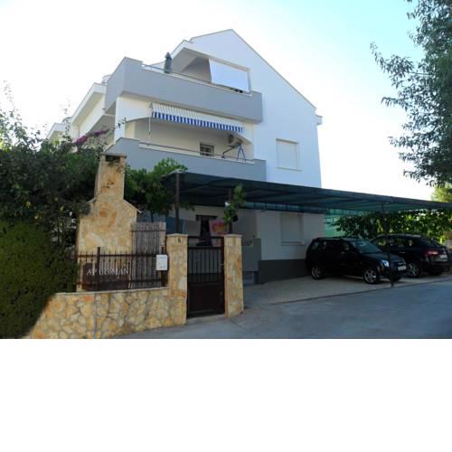Apartment in Okrug Gornji with Seaview, Balcony, Air condition, WIFI (4790-4)