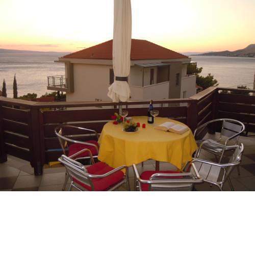 Apartment in Omis/Makarska Riviera 7225