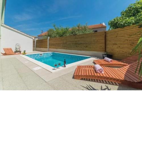 Apartment in Pakoštane with sea view, terrace, air conditioning, Wi-Fi (3548-4)